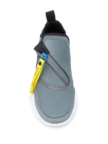 Маратонки Nike сиво