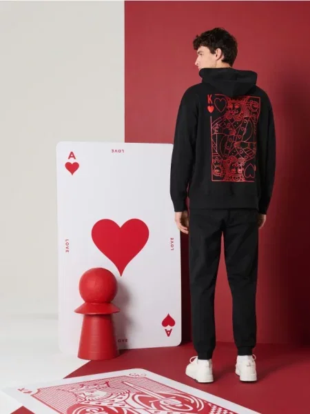 Sinsay Bluza hoodie z nadrukiem czarny