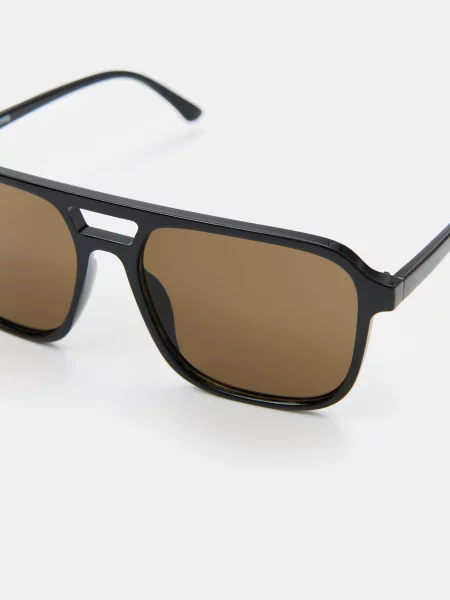 Солнцезащитные очки Sinsay черные