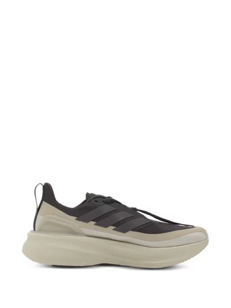 Dlouhé běžecké boty Adidas Terrex s krátkými rukávy s výstřihem do v černé