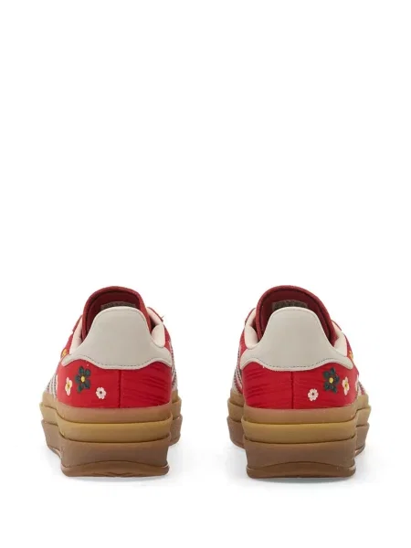 Dlouhé běžecké boty Adidas Terrex s krátkými rukávy s výstřihem do v černé