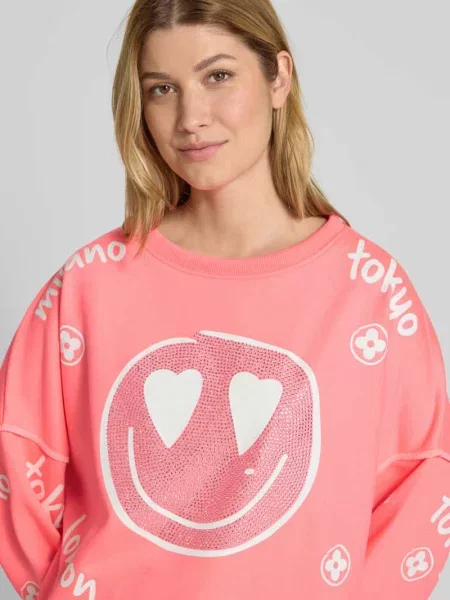 Bluza o kroju oversized z obszyciem ozdobnymi kamieniami Miss Goodlife różowa