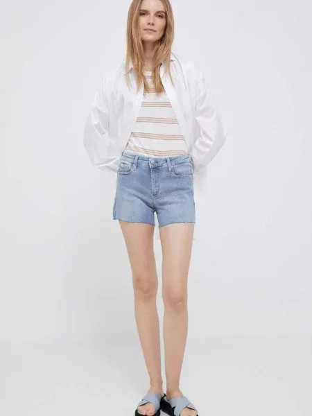 Дънкови къси панталони Calvin Klein Jeans с изчистен дизайн със стандартна талия синьо