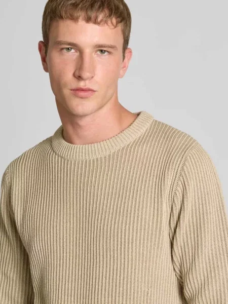 Sweter z dzianiny z prążkowanymi wykończeniami model ‘DOVER’ Jack & Jones beżowy