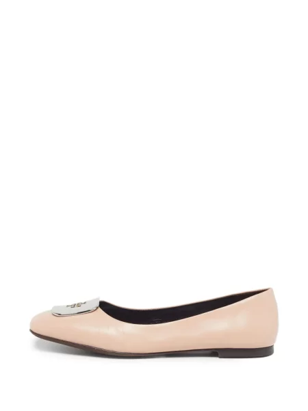 Balerina Tory Burch autogrammal