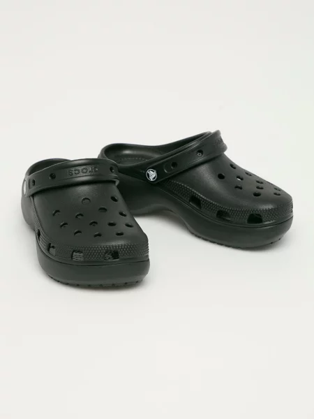 Классические шлепанцы Crocs на платформе черные