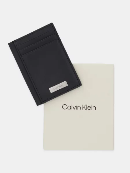 Etui na karty skórzane z aplikacją z logo model ‘PLAQUE’ Ck Calvin Klein czarny