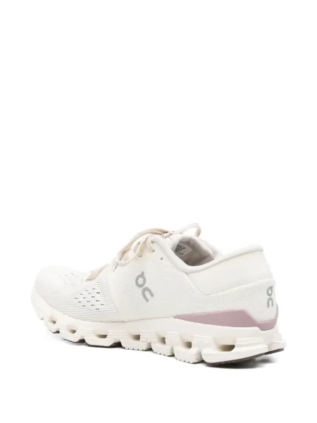 Sneakerși On