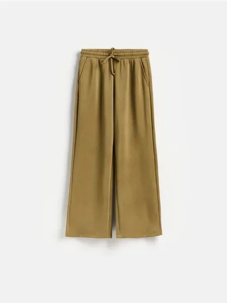 Reserved Pantaloni largi cu modal verde-oliv deschis verde
