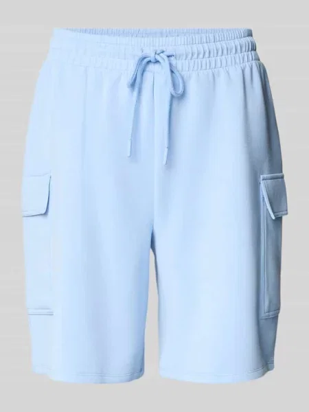 Szorty z dzianiny dresowej o kroju relaxed fit z cargo Christian Berg Woman błękitne