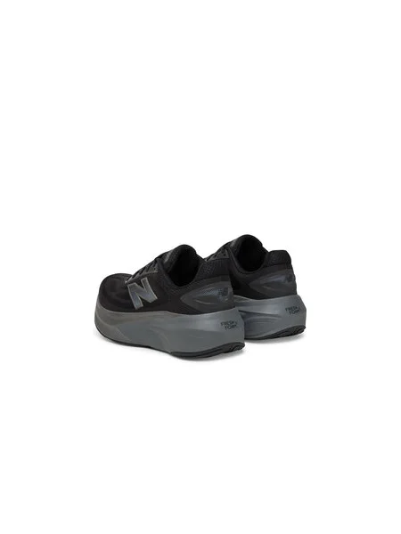 New Balance Futócipő More V6 fekete
