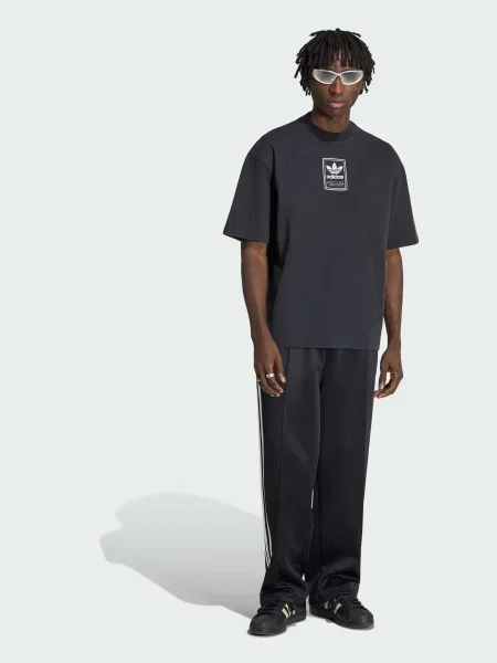 Футболка adidas Graphics чорний