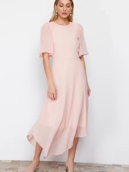 Sukienka midi Trendyol szyfonowa asymetryczna różowa