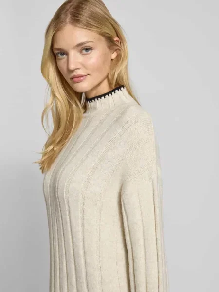 Sukienka z dzianiny o kroju comfort fit z detalami w kontrastowym kolorze model ‘CHICK’ Only biała