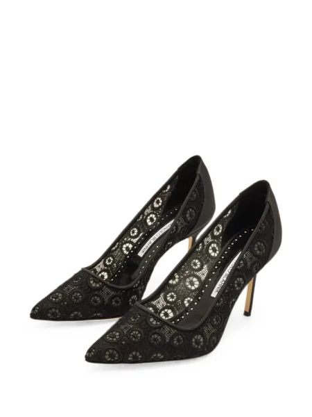Pantofi cu toc Manolo Blahnik din dantelă negru
