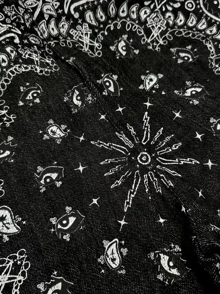 Дънкови шорти Haculla с протрити краища с пейсли десен черно