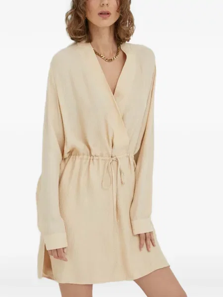 Mała sukienka mini Herskind z dekoltem w serek garniturowa