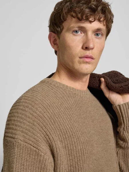 Sweter z dzianiny z okrągłym dekoltem Jake*s Studio Men brązowy