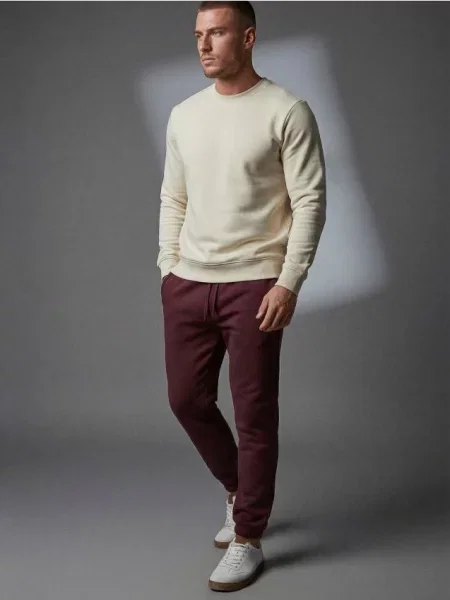 Sinsay Spodnie dresowe jogger bordowy