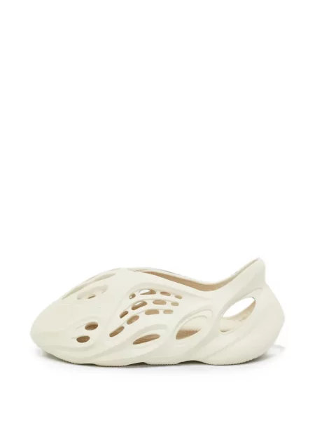 Slip on sportbačiai Adidas Yeezy
