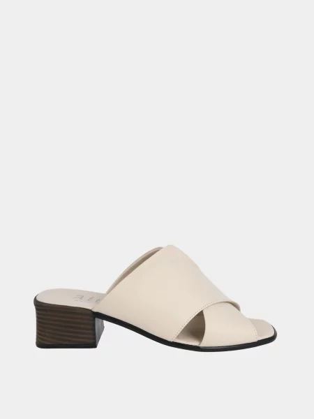 Кожаные сабо Altura бежевые