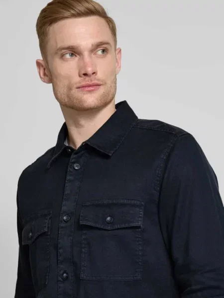 Kurtka koszulowa o kroju casual fit z z patką na piersi Olymp Level 5 granatowa
