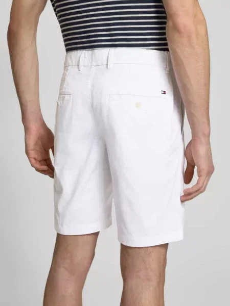 Bermudy o kroju regular fit z mieszanki bawełny Tommy Hilfiger białe