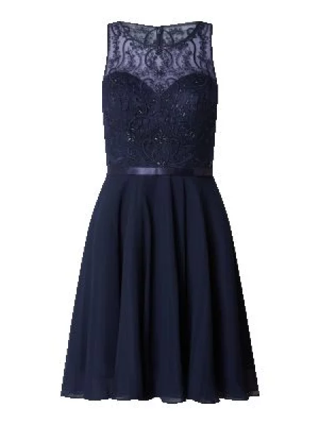 Sukienka koktajlowa z haftami kwiatowymi Luxuar granatowa