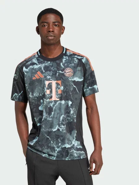 Футболка adidas чорний