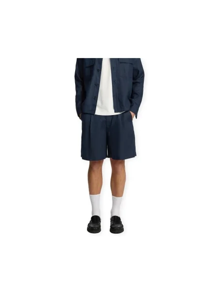 Pantaloni scurți Selected de in albastru