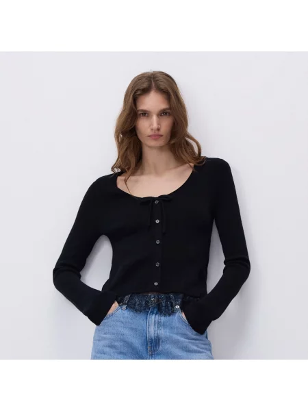 Reserved Svetr s ozdobnou krajkou černý