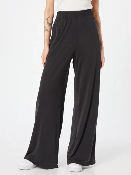 Pantaloni Urban Classics din modal cu picior lat negru