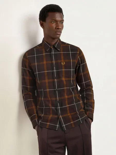 Fred Perry Košile Comfort Fit tmavě hnědá černá bílá