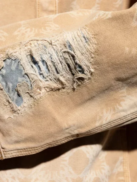 Яке Amiri с протрити краища