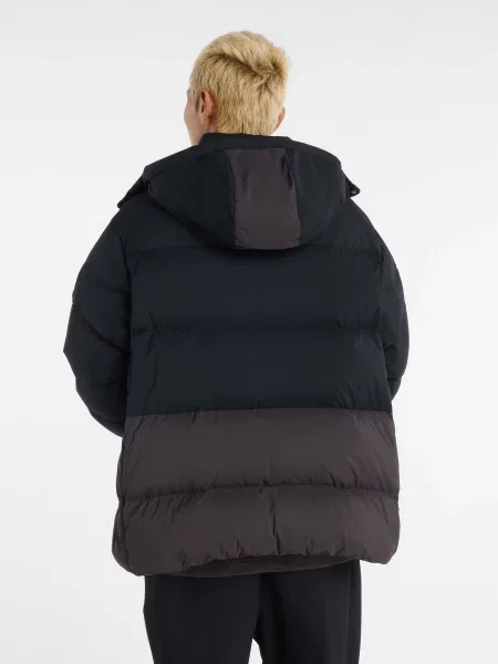 Пуховик New Balance черный