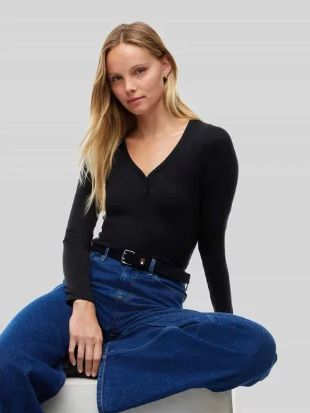 Bluzka z długim rękawem z dekoltem henley Tommy Jeans czarna
