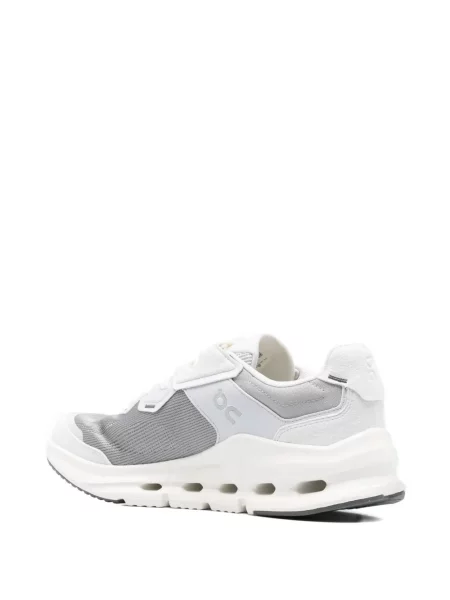 Sneakerși On albastru