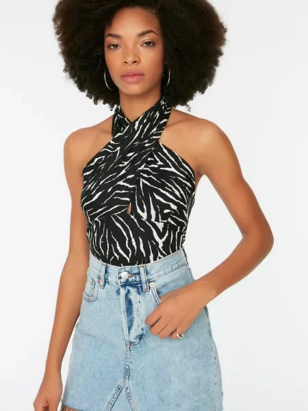 Decupat top Trendyol negru