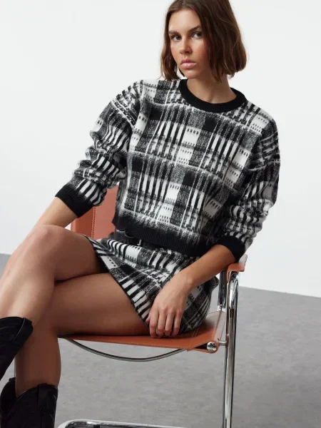 Top Trendyol cu imprimeu geometric negru