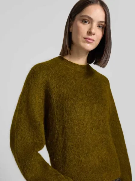 Sweter o kroju regular fit z krojem krótkim model SLWMIRA' Selected oliwkowy