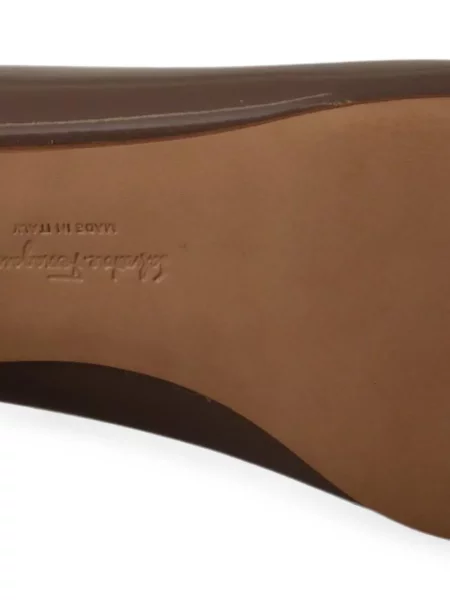 Pantofi cu toc Ferragamo cu funde maro