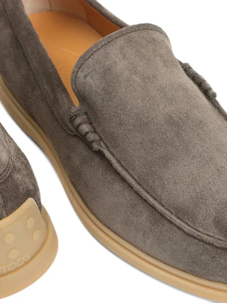 Pantofi loafer Tod's din piele de căprioară maro