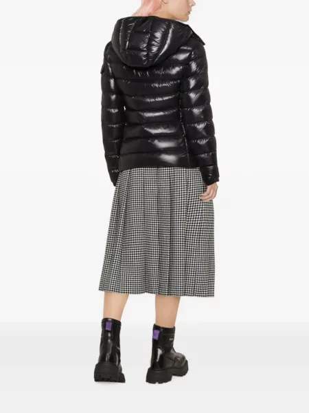 Scurt geacă cu puf Moncler Bady cu glugă negru