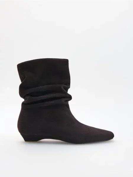Reserved Botine din piele întoarsă cacao-cu-lapte