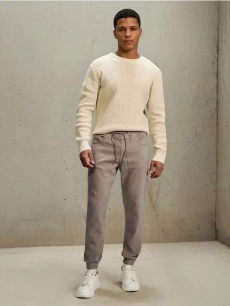 Sinsay Jeansy jogger kremowy