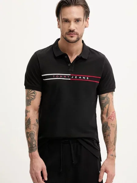 Тениска с яка Tommy Jeans с апликация черно