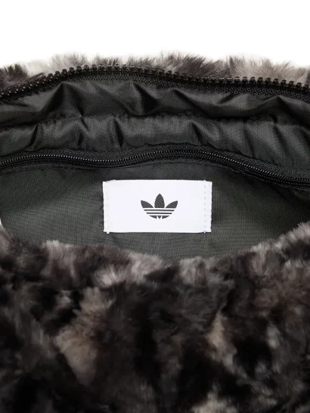 Pălărie Adidas cu dungi cu imagine de costum albastru