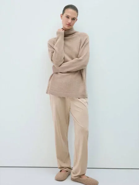Sweter z golfem ze wełny Kobieta L MANGO brązowy