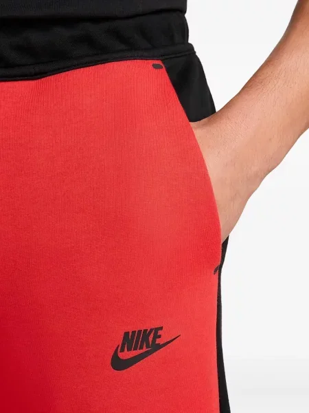 Běžecké fleecové tričko s potiskem Nike s potiskem černé