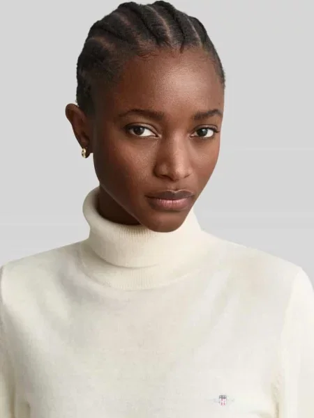 Sweter z golfem o kroju regular fit z mieszanki wełny Gant biały